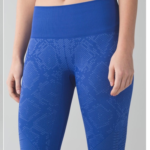 Lululemon In The Flow Crops - Picture 2 of 12